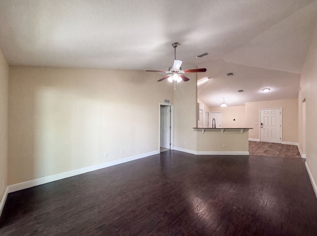 Photo 6 of 23 of 33137 Irongate Dr, Leesburg, FL