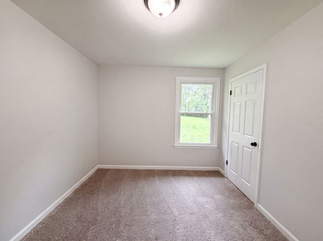 Photo 4 of 18 of 330 Harold Dr, Clarksville, TN