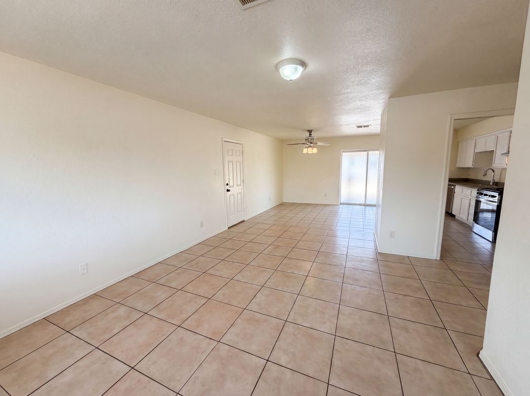 Photo 6 of 19 of 4636 N 67th Ave, Phoenix, AZ