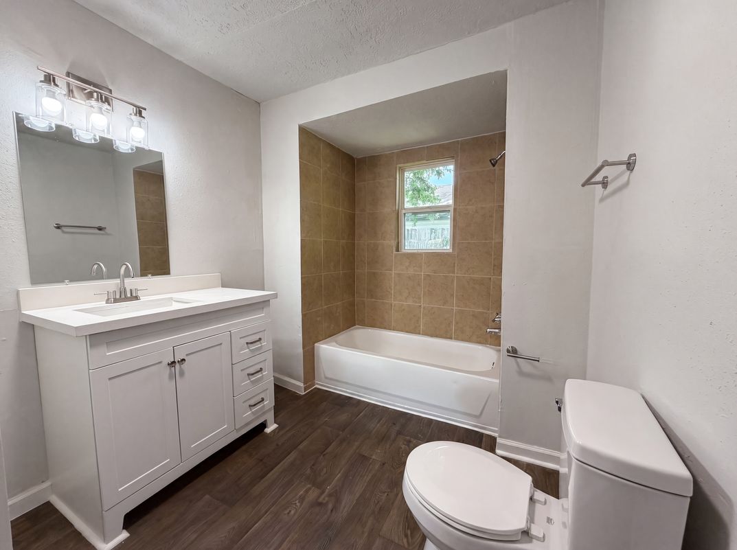Photo 12 of 20 of 4214 E Toliver St, Houston, TX