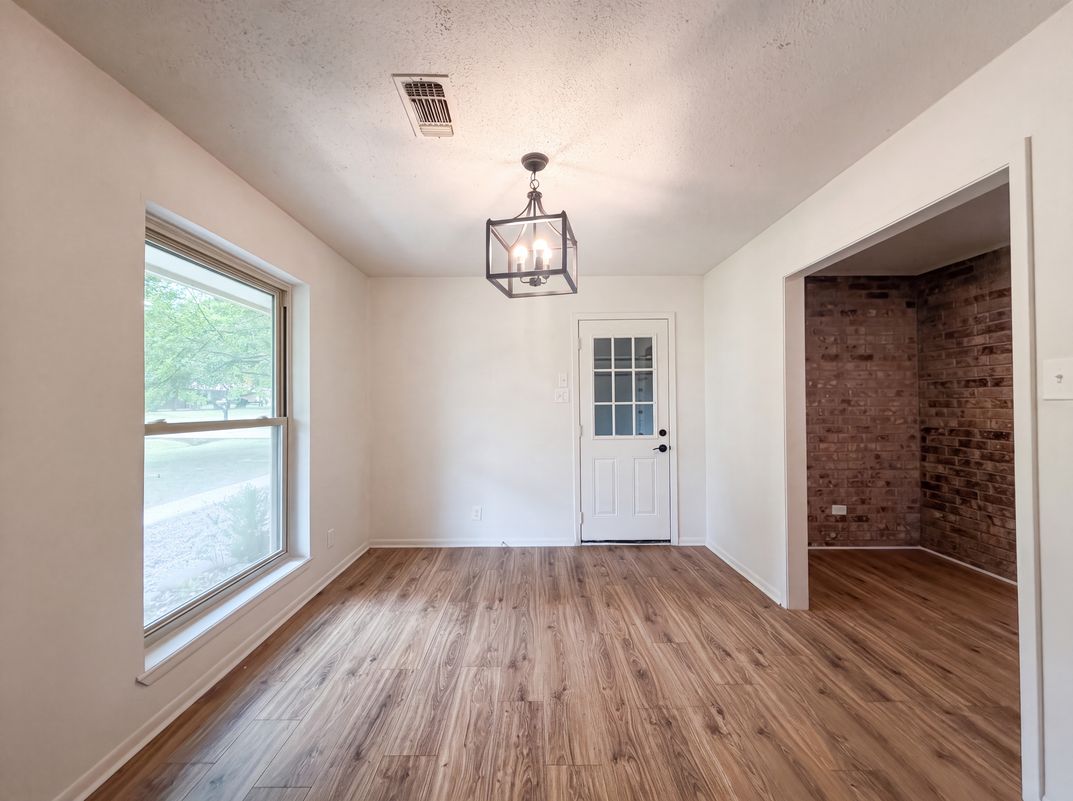 Photo 6 of 15 of 5204 Camino Dos Lagos Dr, Sherman, TX