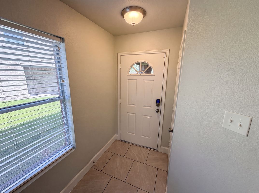 Photo 6 of 26 of 7327 Fox Hall Ln, Humble, TX