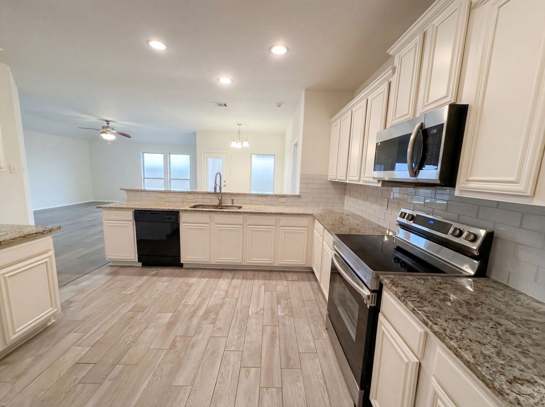 Photo 16 of 24 of 2553 Cumberland Trl, Balch Springs, TX