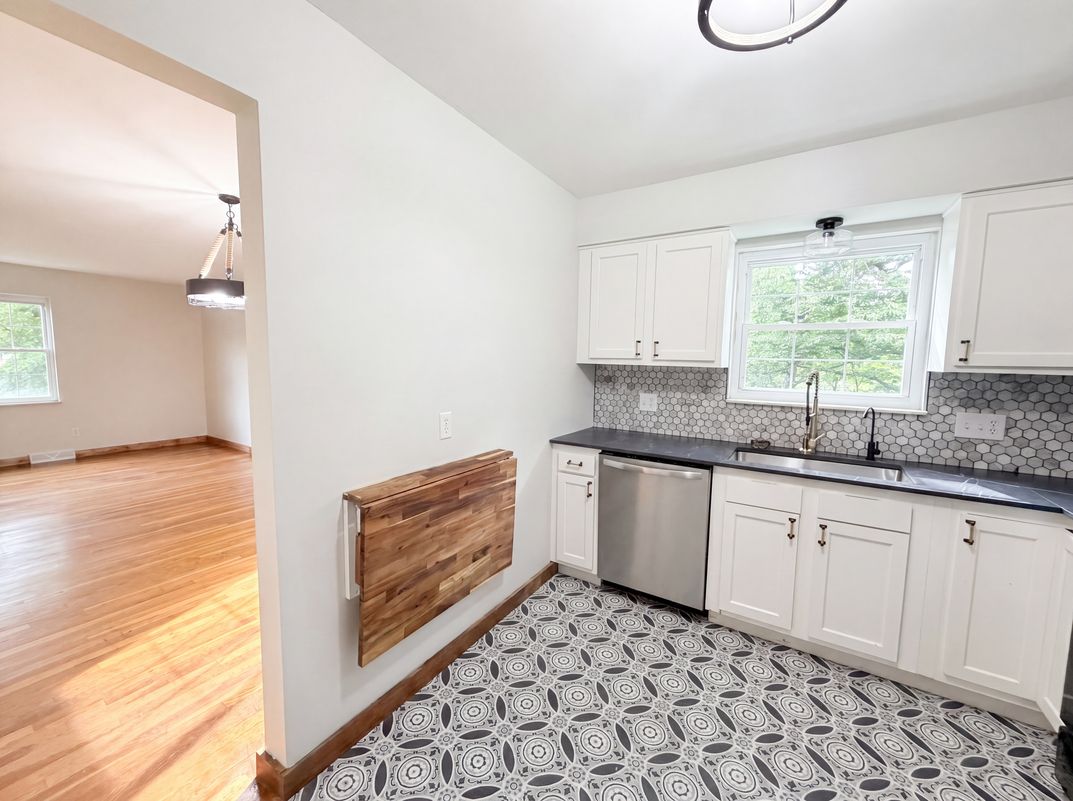 Photo 6 of 31 of 1004 Marcie Ln, Milford, OH