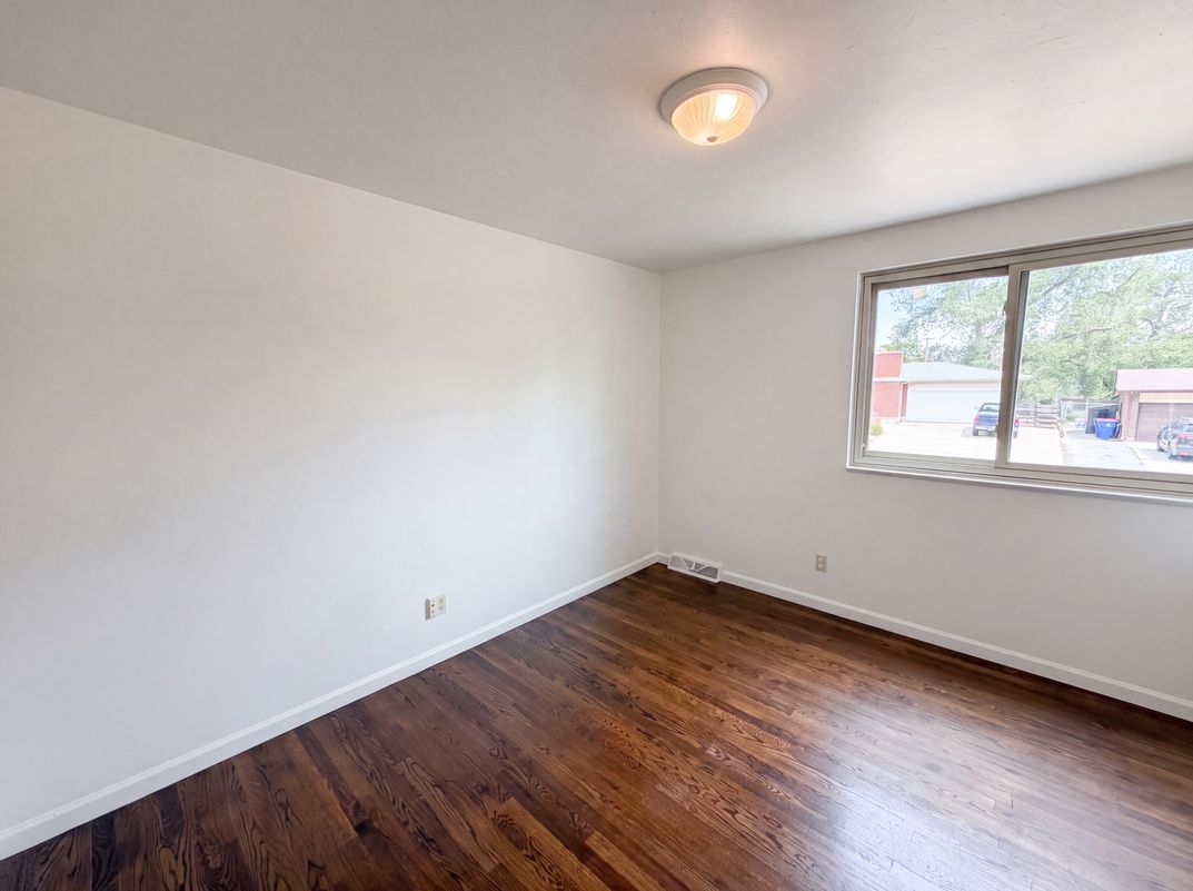 Photo 15 of 28 of 885 W 7th Avenue Dr, Broomfield, CO