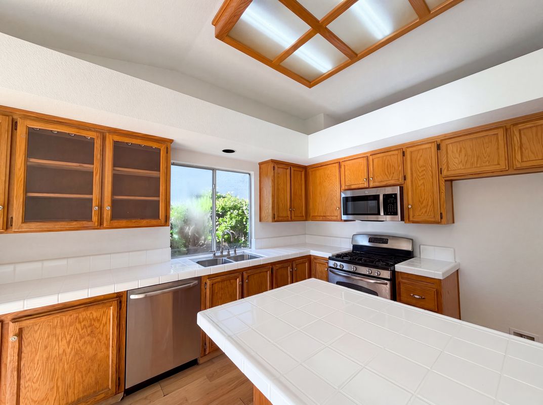 Photo 11 of 35 of 8027 Montevina Dr, Sacramento, CA
