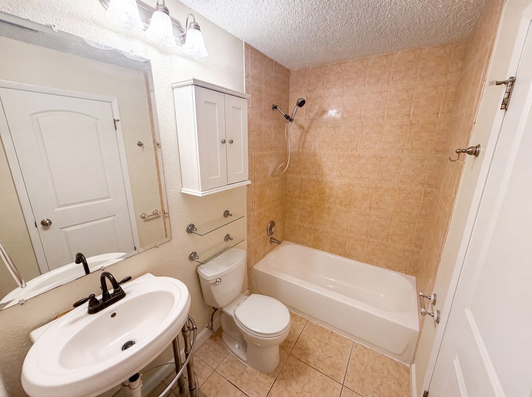 Photo 16 of 24 of 22707 Watersedge Blvd, Land O Lakes, FL