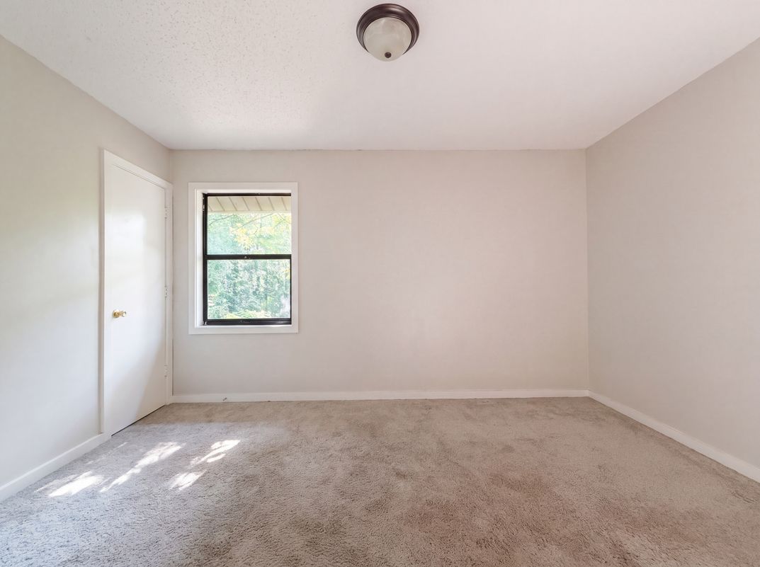 Photo 4 of 16 of 5844 Waters Edge Dr, Fayetteville, NC
