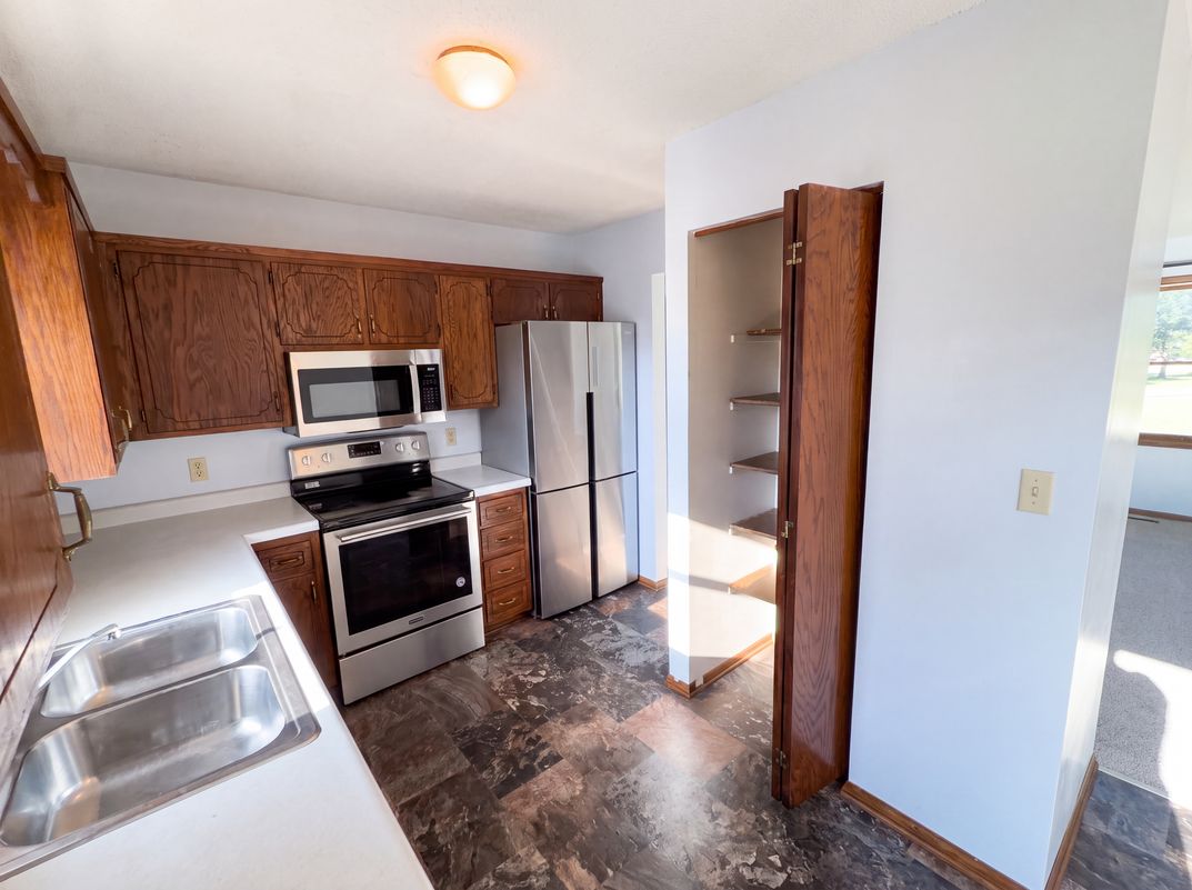 Photo 6 of 26 of 1720 24th Ave SE, Rochester, MN