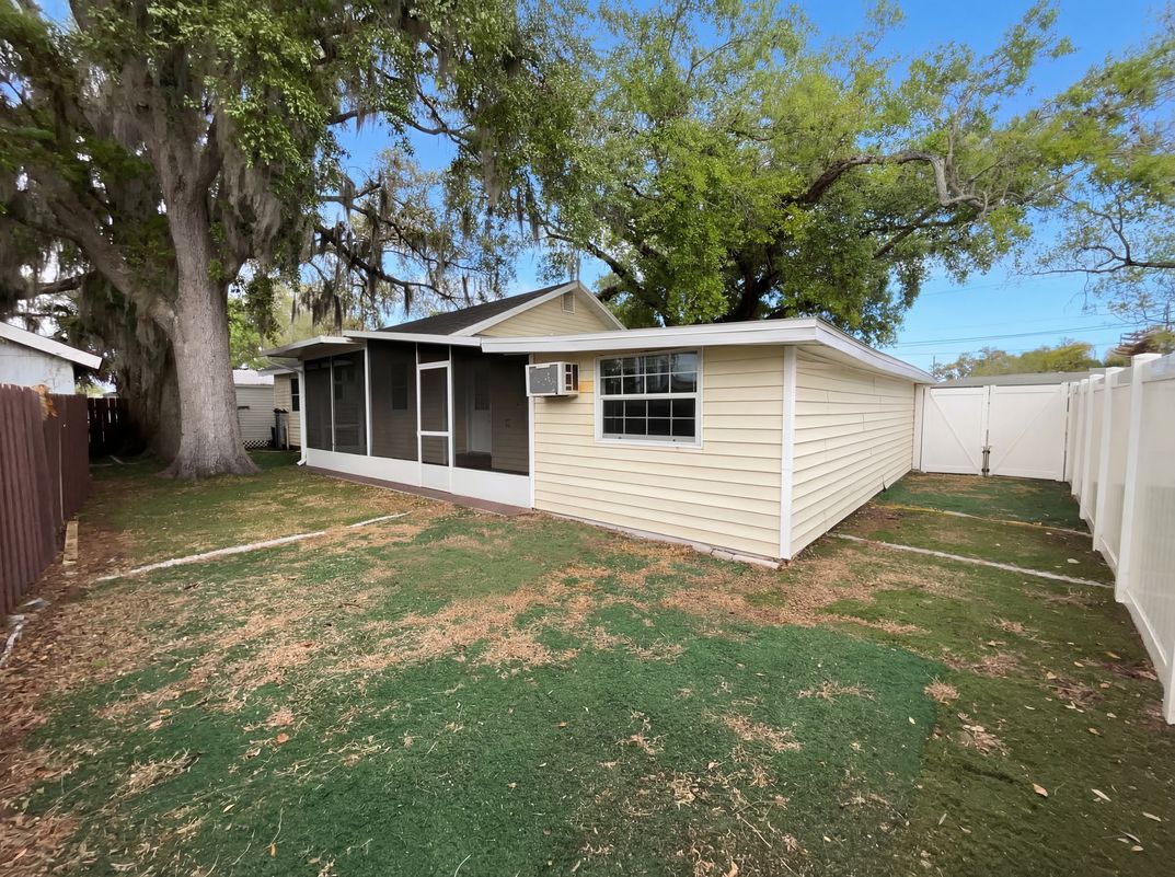 Photo 5 of 34 of 1623 12th St, Saint Cloud, FL