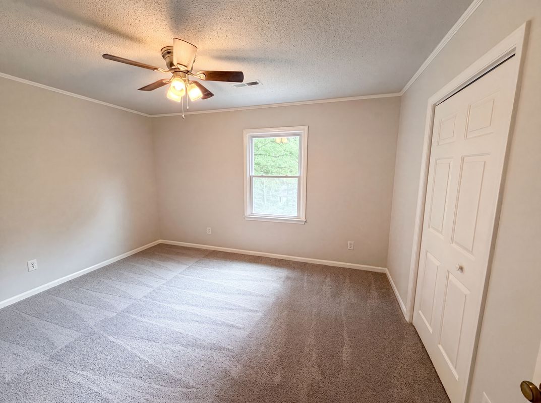 Photo 8 of 22 of 3029 Southampton Cir, Gastonia, NC