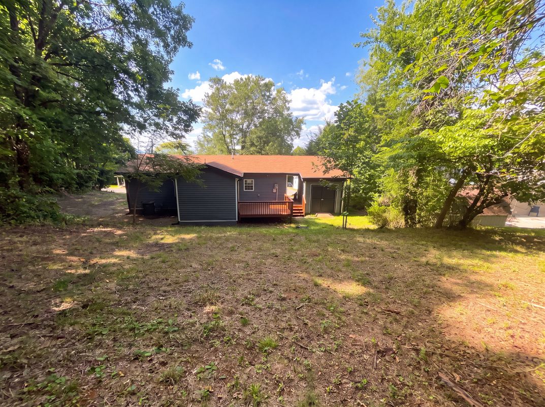 Photo 5 of 21 of 915 Kenham Pl, Lenoir, NC