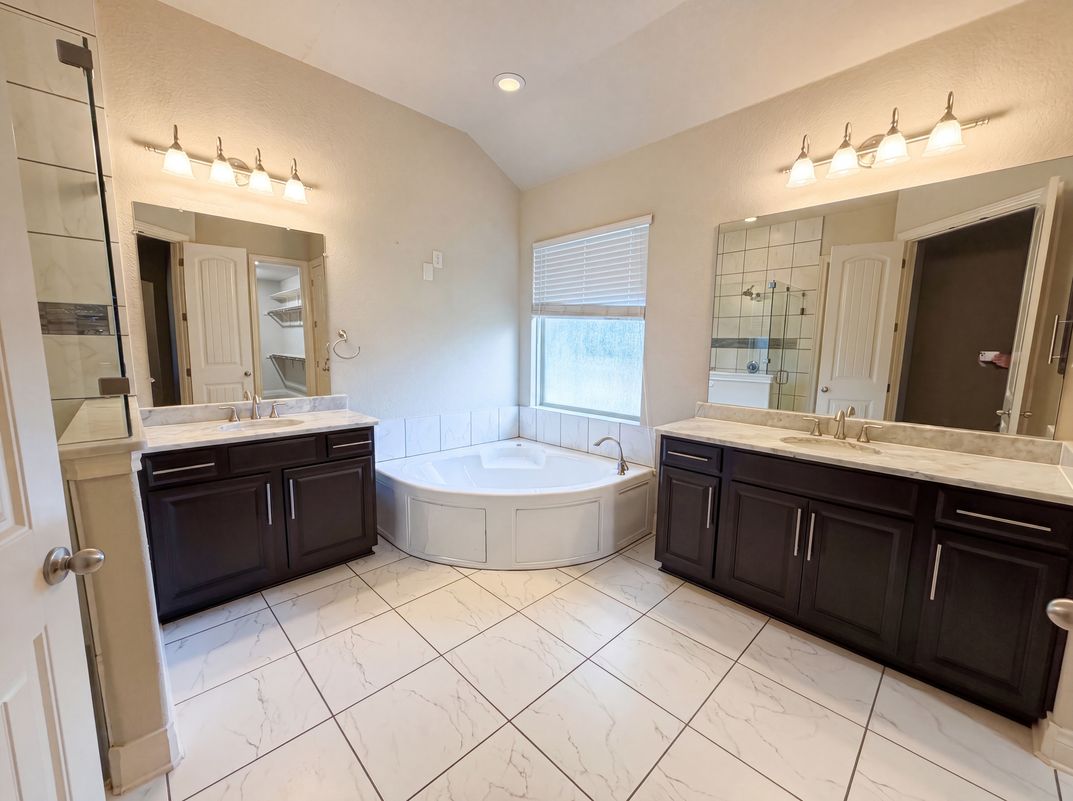 Photo 12 of 26 of 1058 Cedar Glen Dr, New Braunfels, TX