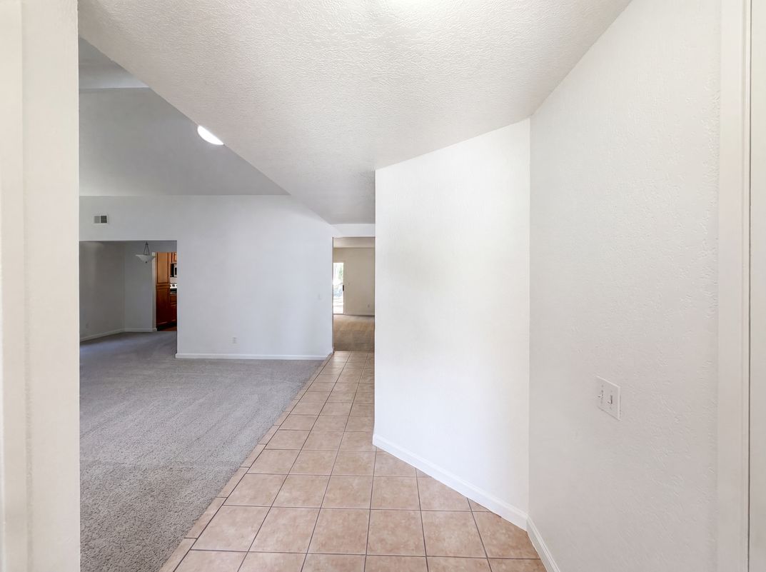 Photo 17 of 29 of 7431 Garden Gate Dr, Citrus Heights, CA