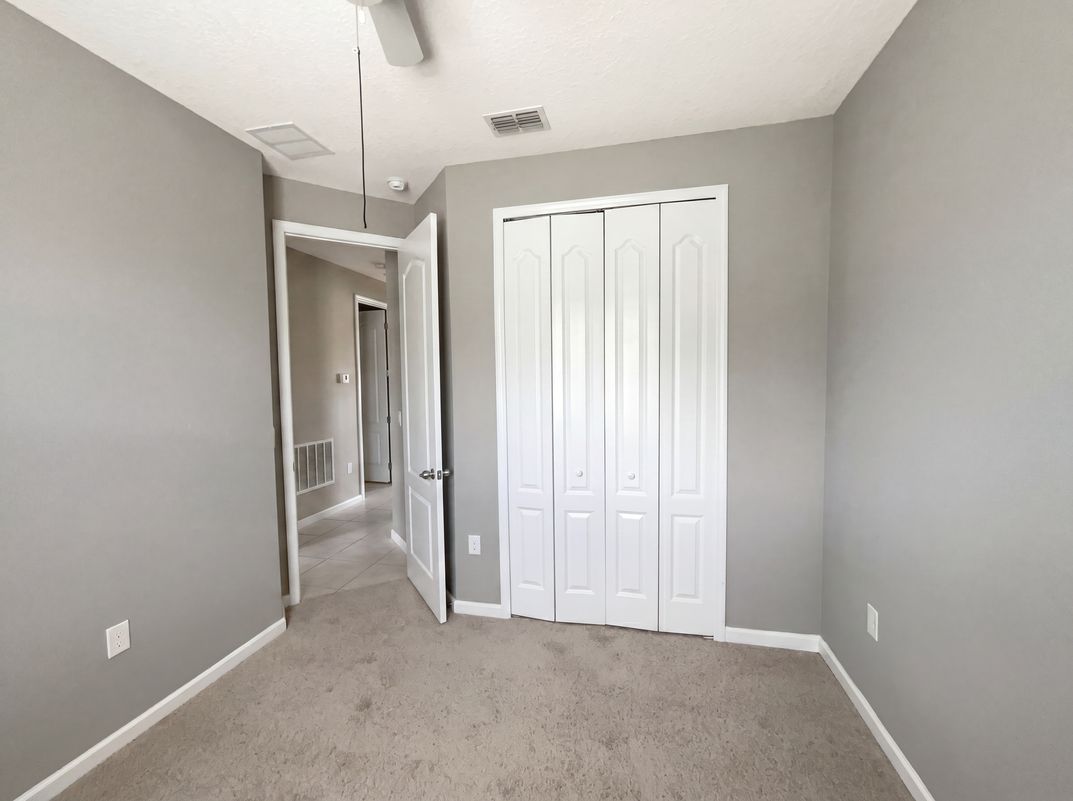 Photo 12 of 29 of 2526 W End Dr, Saint Cloud, FL