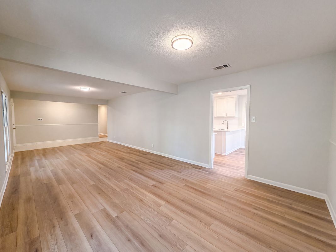 Photo 11 of 31 of 813 Wheelwood Dr, Hurst, TX