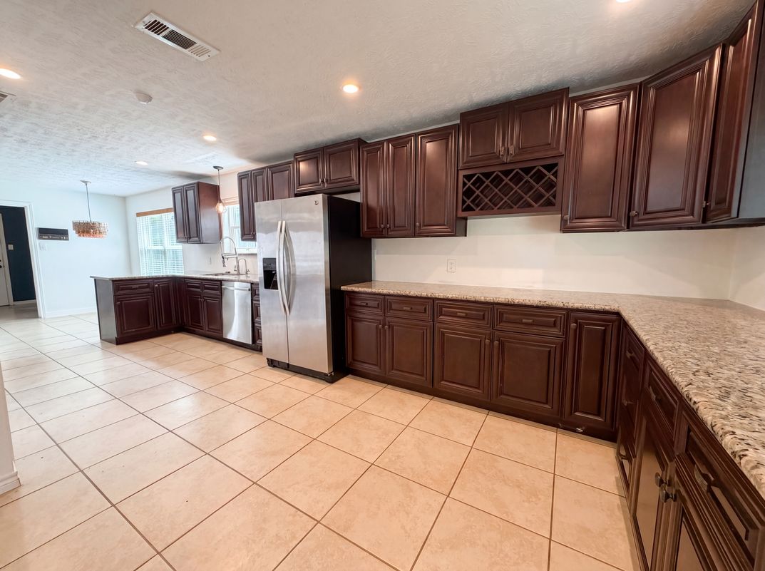Photo 2 of 24 of 7807 Bideford Ln, Houston, TX