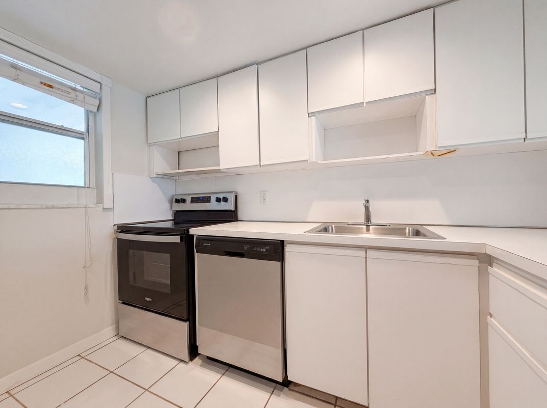 Photo 12 of 17 of 200 Galen Dr, Key Biscayne, FL