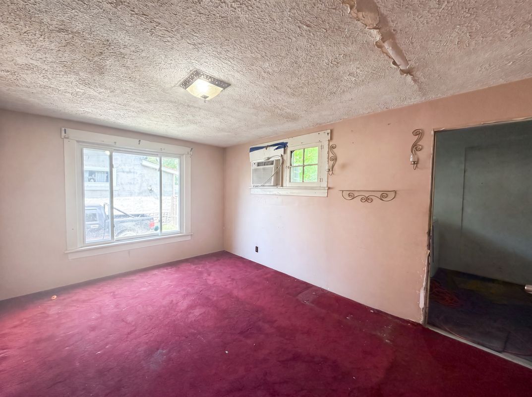 Photo 8 of 27 of 2670 Fern Ave, Columbus, OH