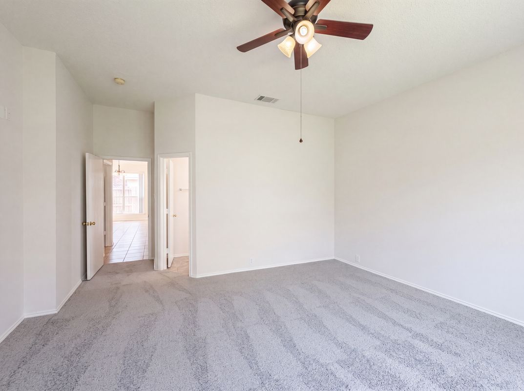 Photo 4 of 26 of 7008 Chateau Dr, Frisco, TX