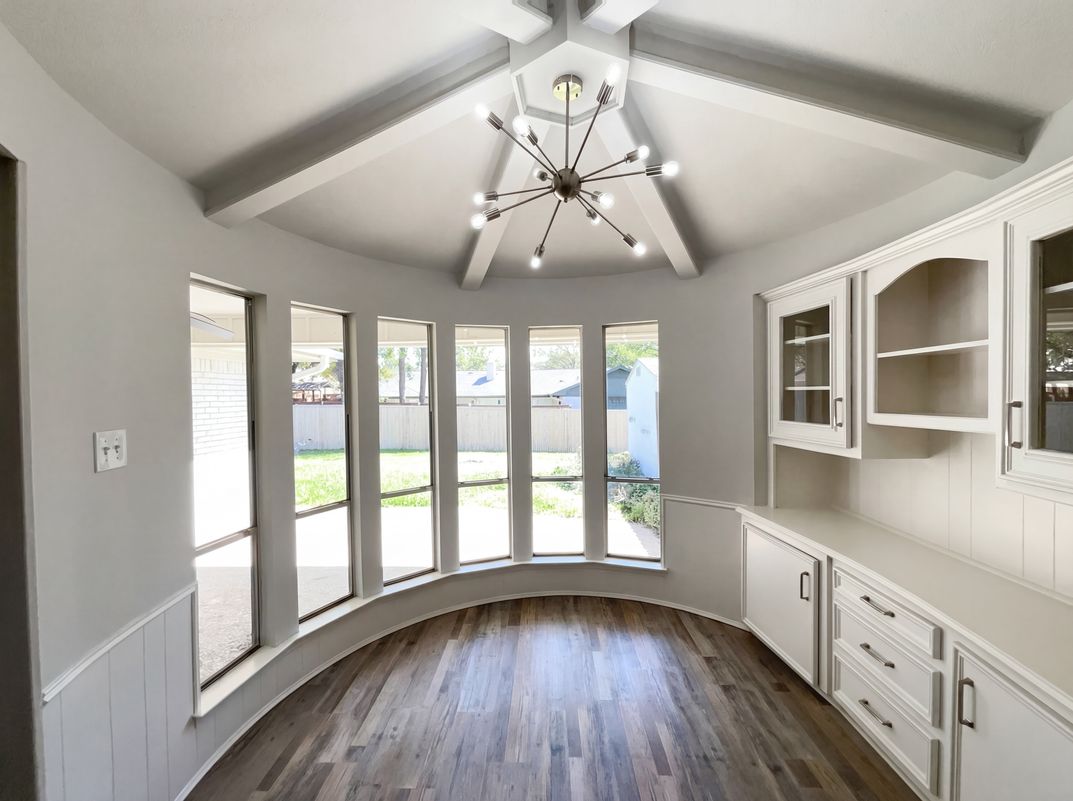 Photo 13 of 19 of 2800 N Surrey Dr, Carrollton, TX