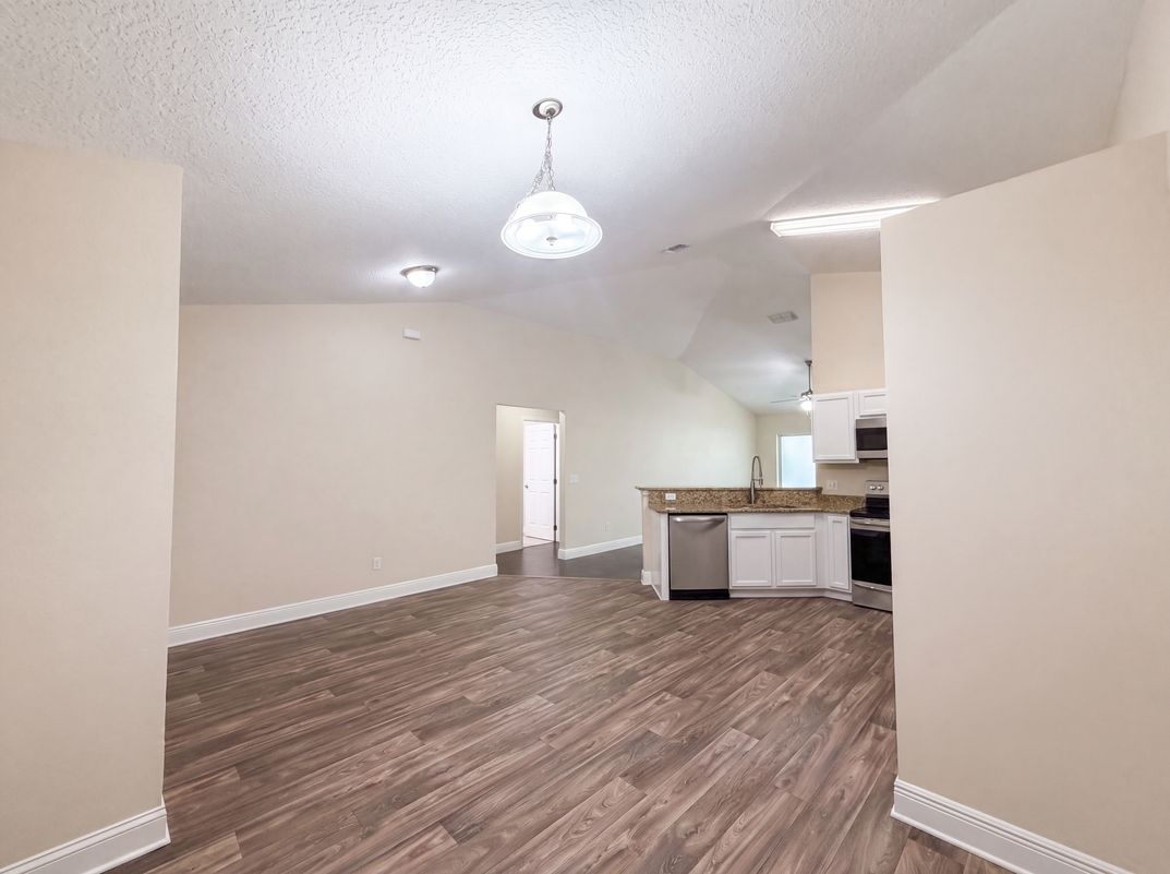 Photo 8 of 23 of 33137 Irongate Dr, Leesburg, FL