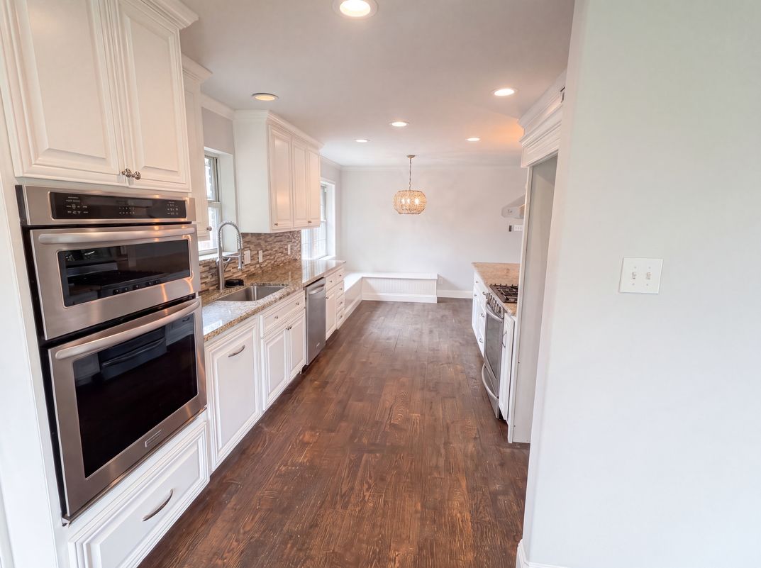 Photo 8 of 22 of 3308 Brookhaven Club Dr, Dallas, TX