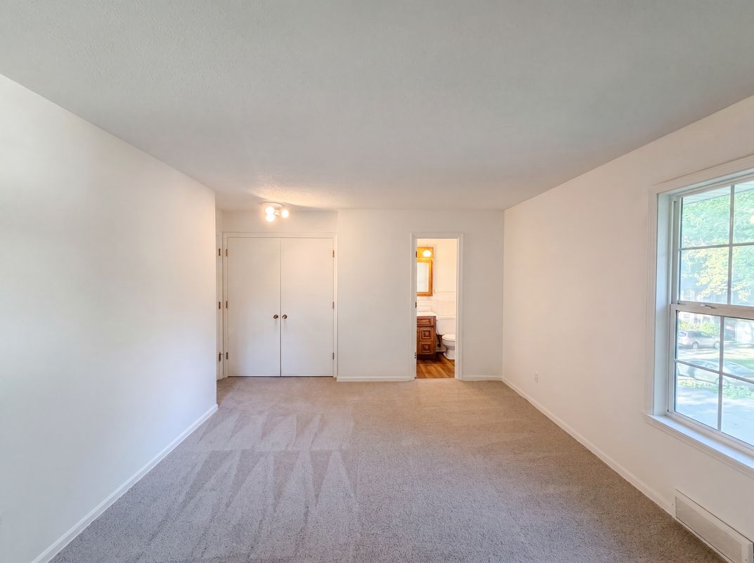 Photo 4 of 19 of 5243 N Lydia Ave, Kansas City, MO