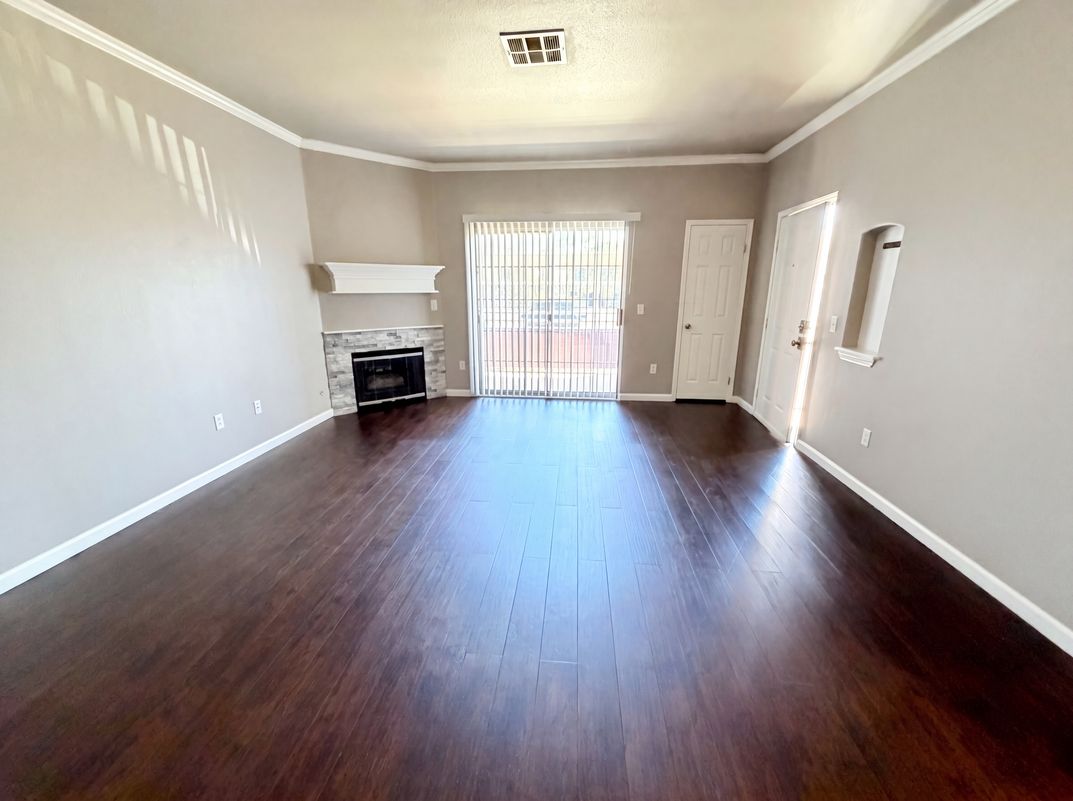 Photo 11 of 28 of 4730 E Craig Rd, Las Vegas, NV