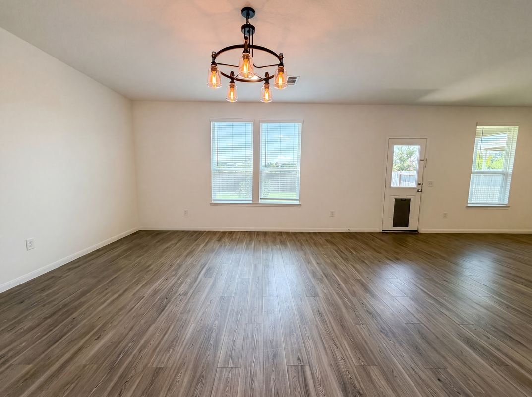 Photo 7 of 24 of 25635 Balsamroot Dr, Magnolia, TX