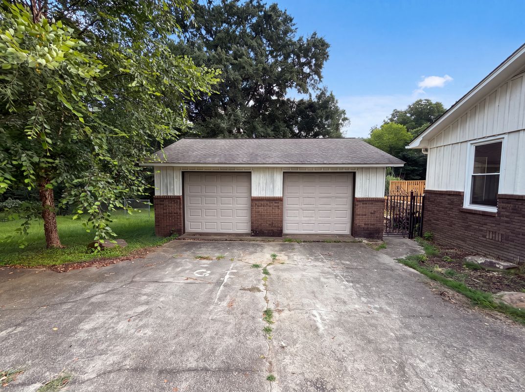 Photo 17 of 20 of 1007 Normandale Dr, Bessemer, AL