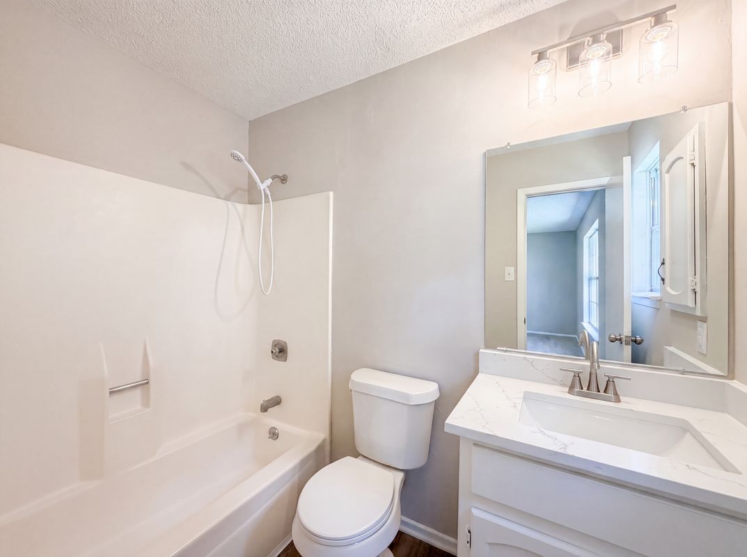Photo 14 of 17 of 5602 Briarwood Forest Dr, Houston, TX