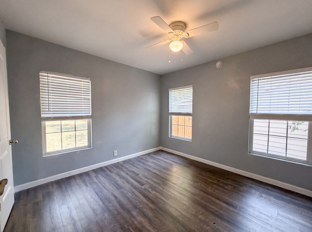 Photo 12 of 17 of 1012 Turner St, Cleburne, TX