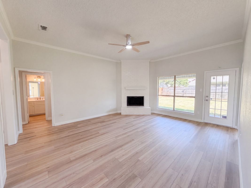 Photo 3 of 27 of 6037 Sundown Dr, Watauga, TX