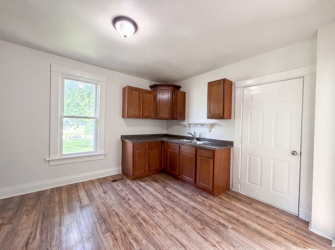 Photo 11 of 28 of 65 W Harrison St, Delaware, OH