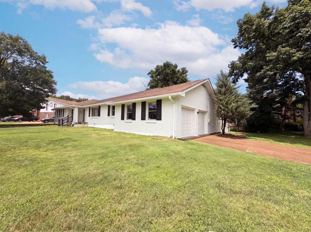 Photo 18 of 22 of 212 Islandia Ct W, Nashville, TN