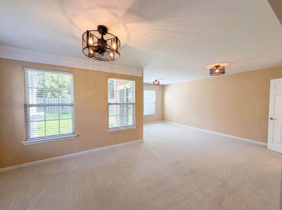 Photo 4 of 20 of 9006 Parlor Dr, Ladson, SC