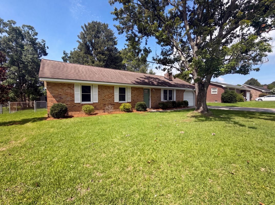 Photo 17 of 18 of 1110 Stuart Dr, Moncks Corner, SC
