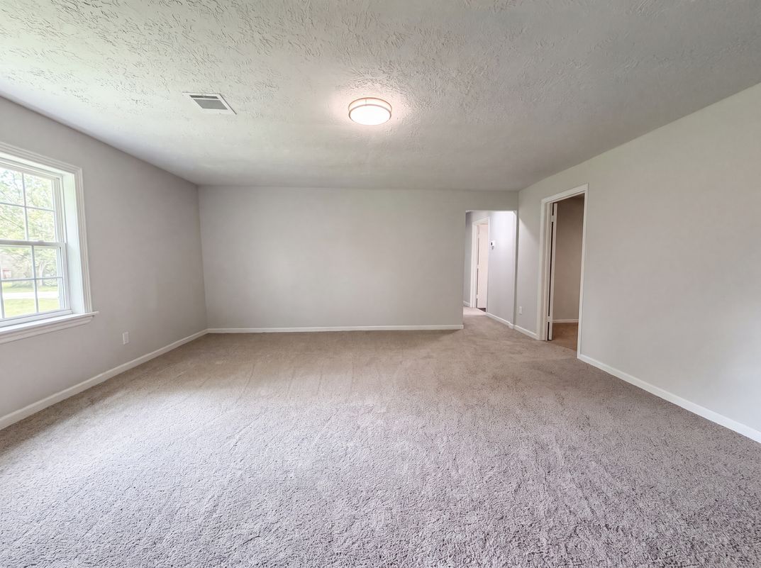 Photo 4 of 20 of 4214 E Toliver St, Houston, TX