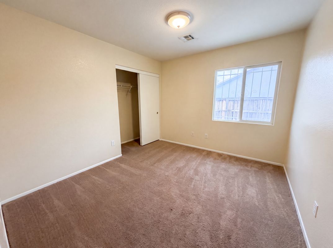 Photo 18 of 27 of 18792 Dogwood Ct, Adelanto, CA