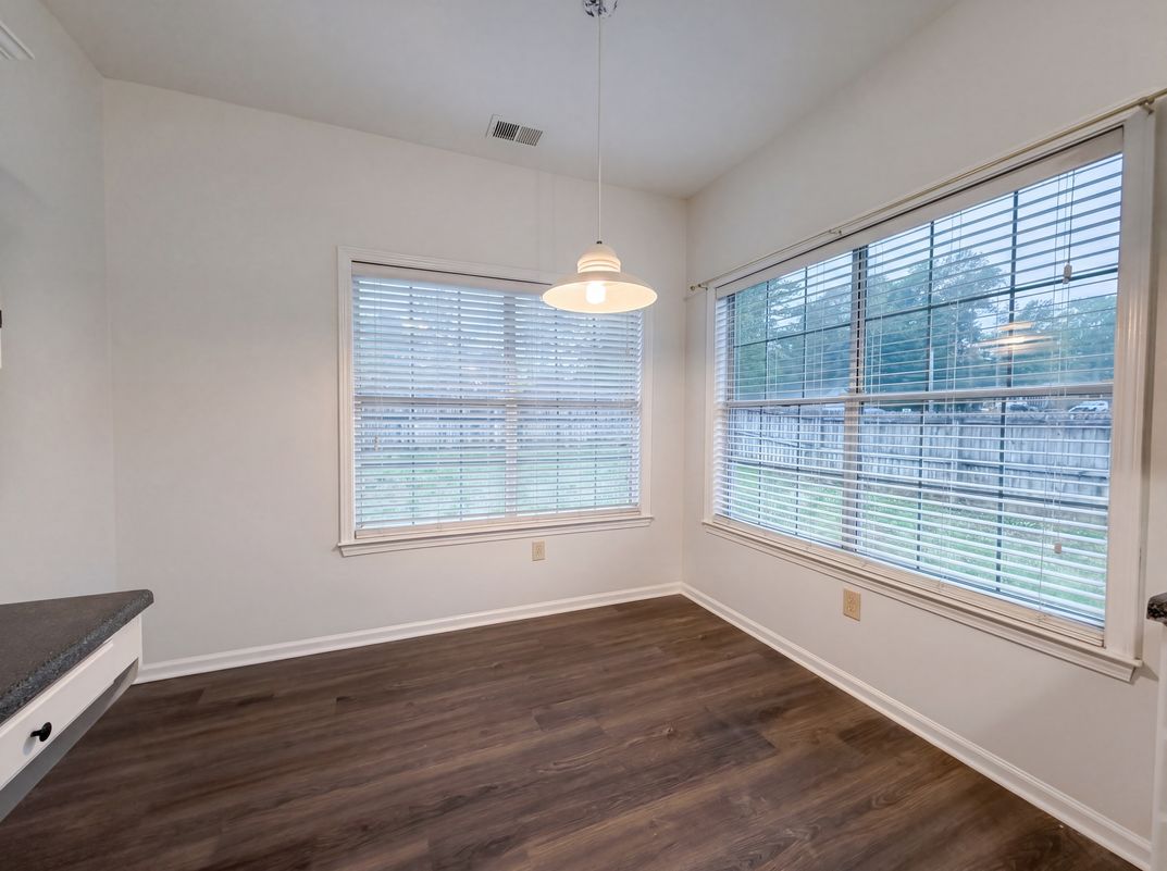 Photo 11 of 20 of 101 Cambridge Pointe Dr, Alabaster, AL
