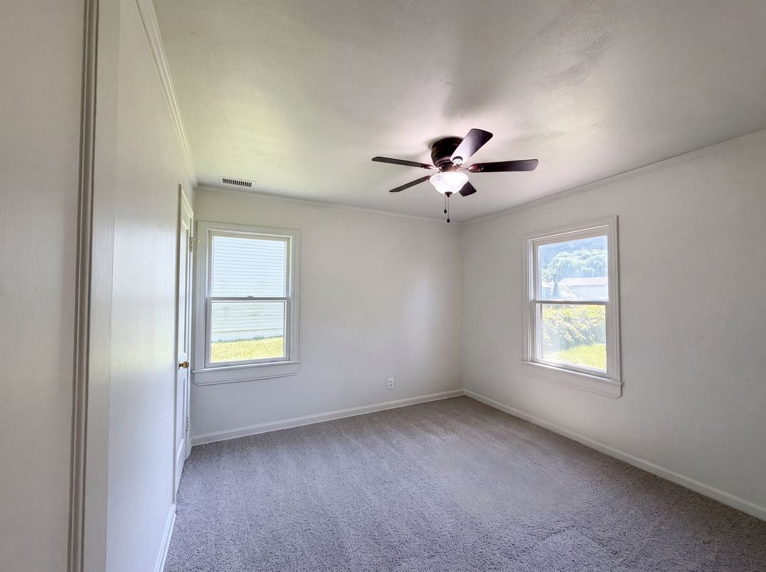 Photo 9 of 13 of 11615 W 68th St, Shawnee, KS