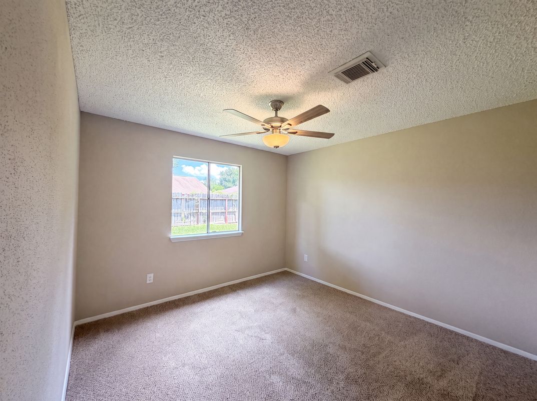 Photo 12 of 17 of 5602 Briarwood Forest Dr, Houston, TX