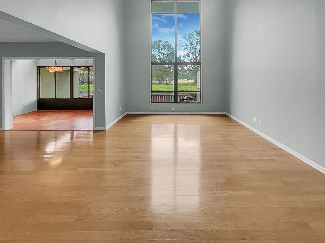Photo 11 of 27 of 13516 Palmwood Ln, Tampa, FL