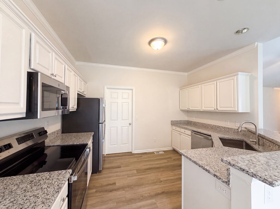 Photo 8 of 20 of 4100 Birchgarden Dr, High Point, NC