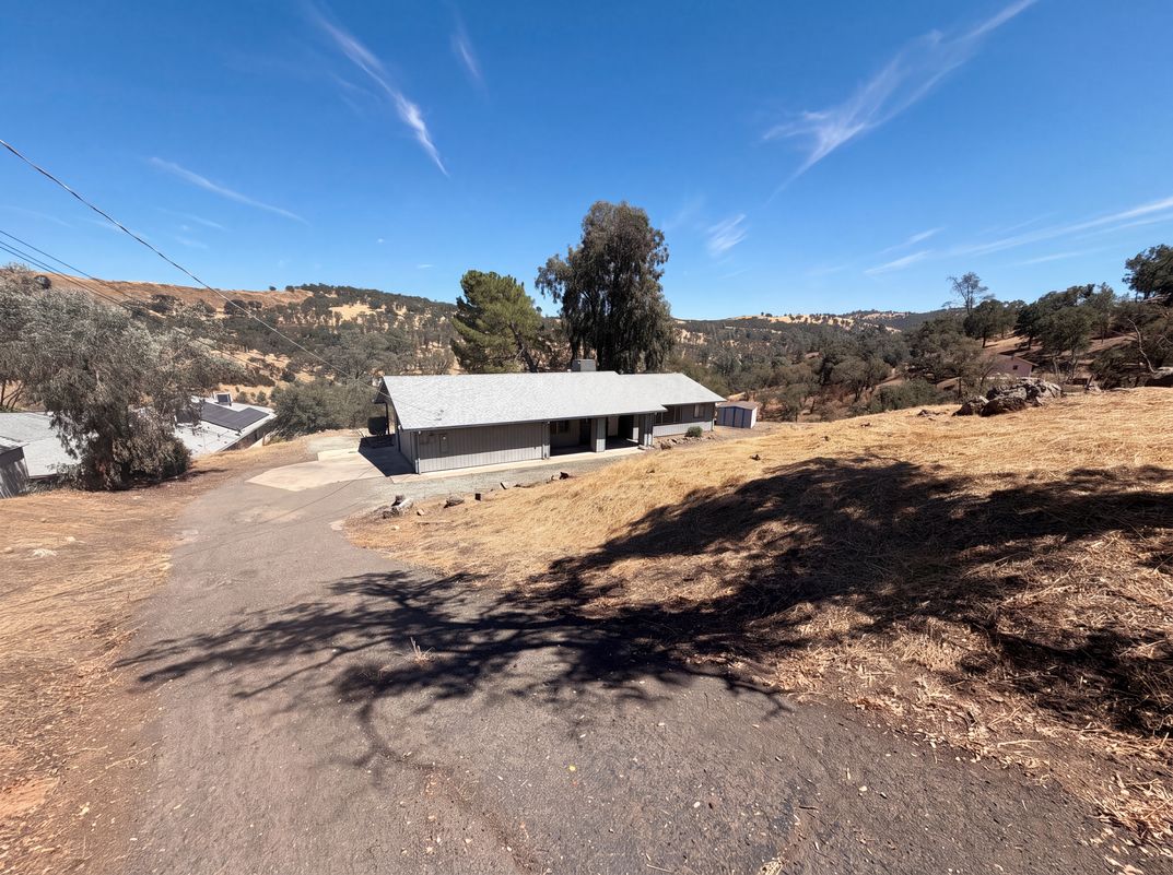 Photo 22 of 29 of 6041 Thornicroft Dr, Valley Springs, CA