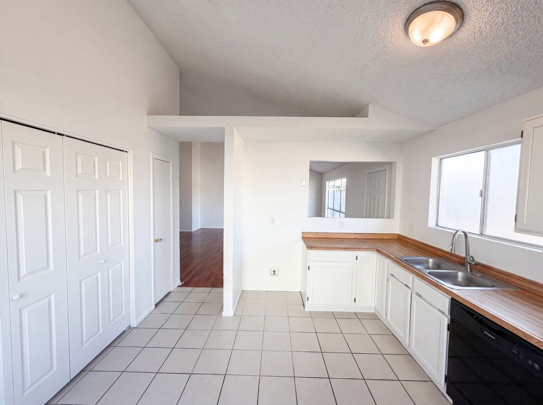 Photo 6 of 20 of 8839 W Carol Ave, Peoria, AZ