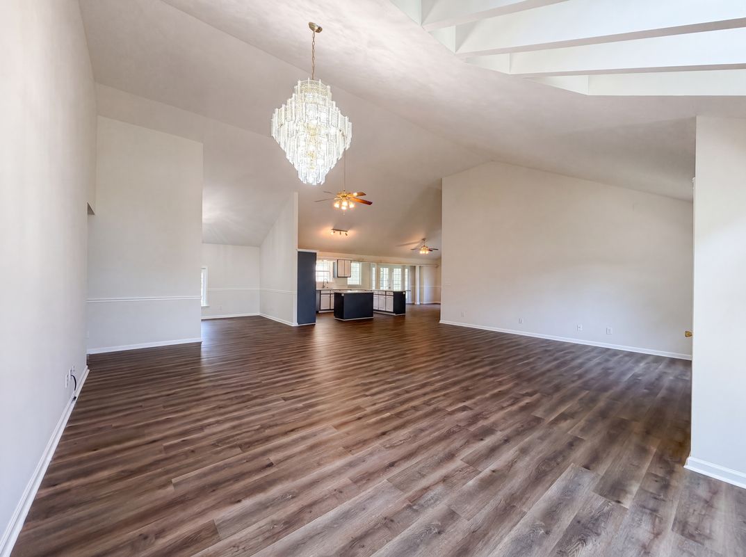 Photo 3 of 27 of 807 W Thompson Ln, Murfreesboro, TN
