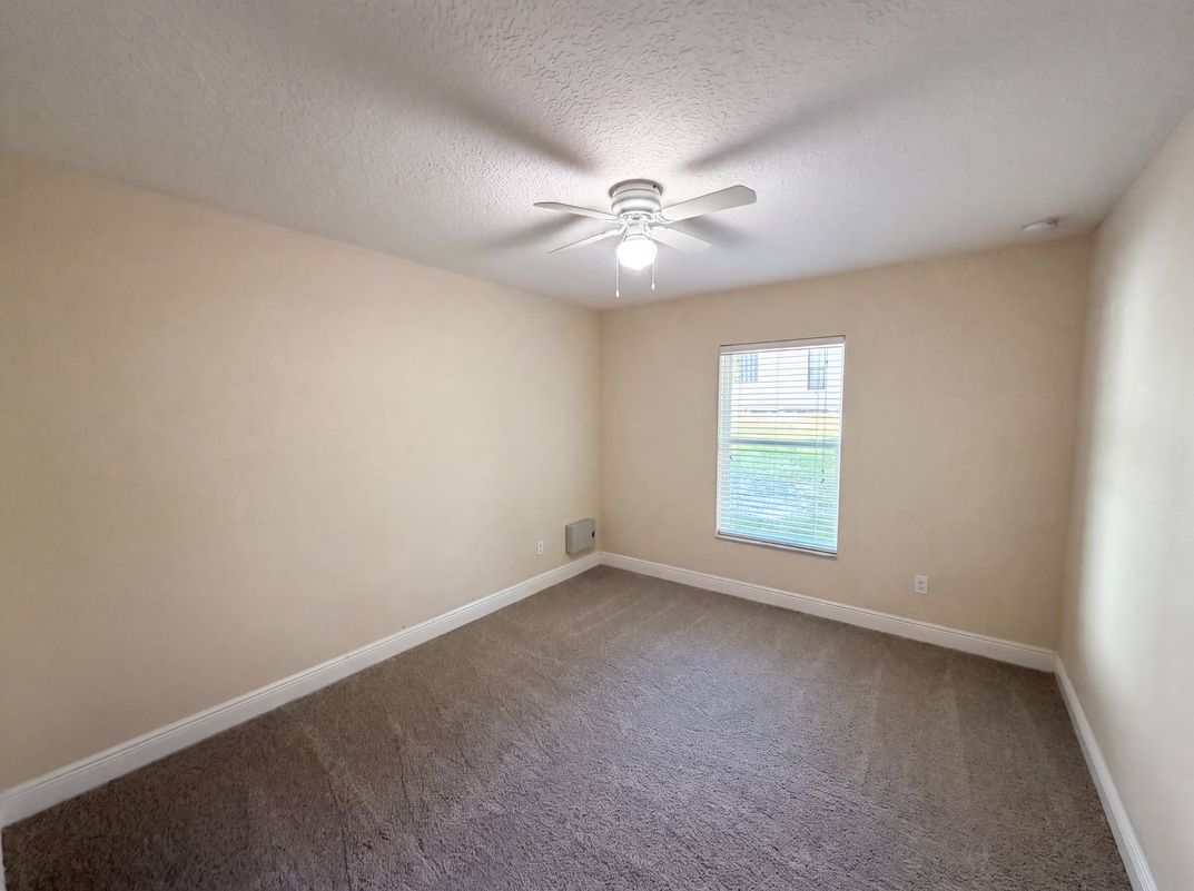 Photo 11 of 23 of 33137 Irongate Dr, Leesburg, FL
