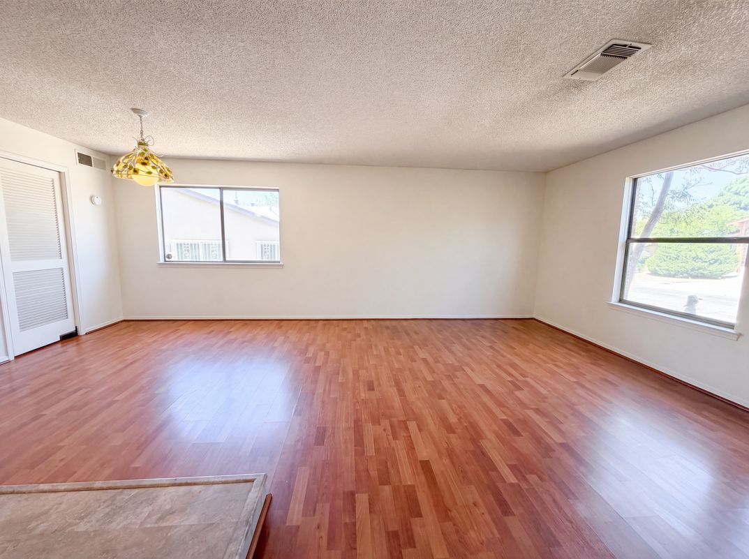 Photo 7 of 22 of 6908 Welton Dr NE, Albuquerque, NM